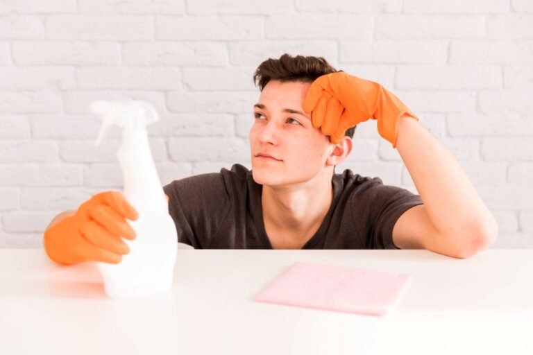 how to spot mold early